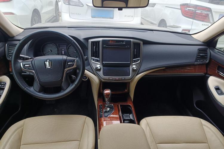 丰田 皇冠 2015款 2.5L 智享版中控内饰12