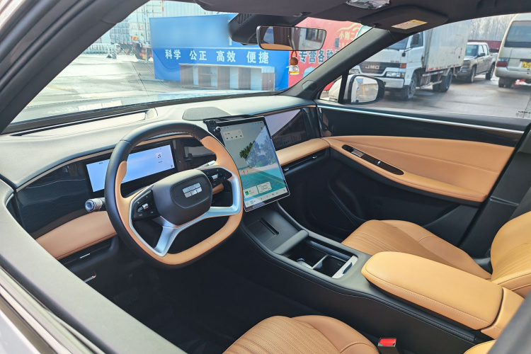吉利银河 银河L7 2024款 1.5T 115km MAX  龙腾版中控内饰7003