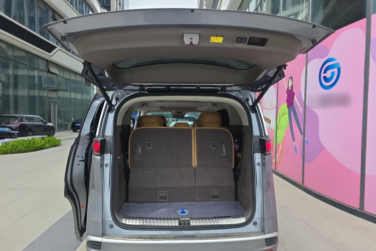 腾势D9 2022款 DM-i 970 四驱旗舰型机舱底盘23