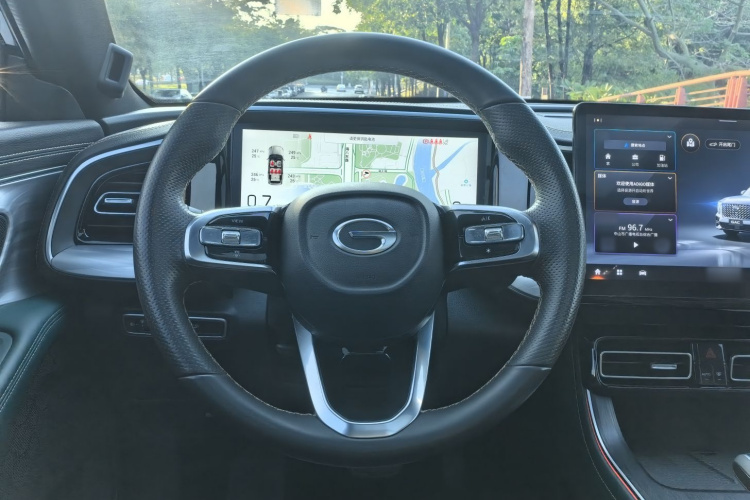 广汽传祺 传祺GS8 2022款 领航系列 2.0TGDI 两驱豪华智联版（七座）中控内饰7009