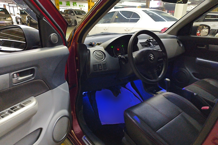 铃木 雨燕 2013款 1.5L 自动20周年限量版中控内饰20