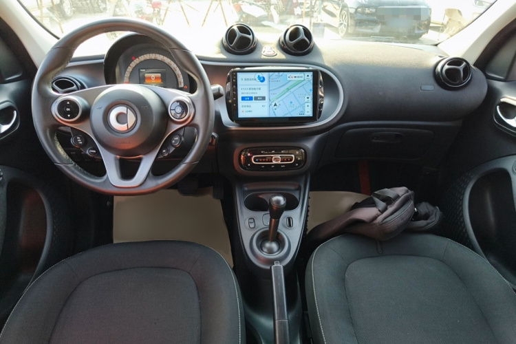 smart forfour 2016款 1.0L 52千瓦激情版中控内饰7002