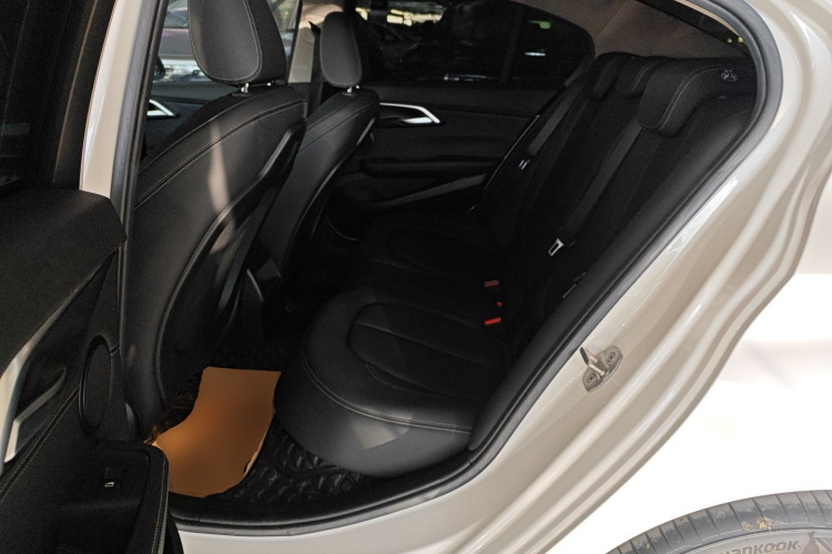 宝马1系 2019款 118i M运动套装中控内饰21