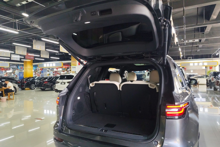 理想汽车 理想ONE 2021款 增程6座版机舱底盘23