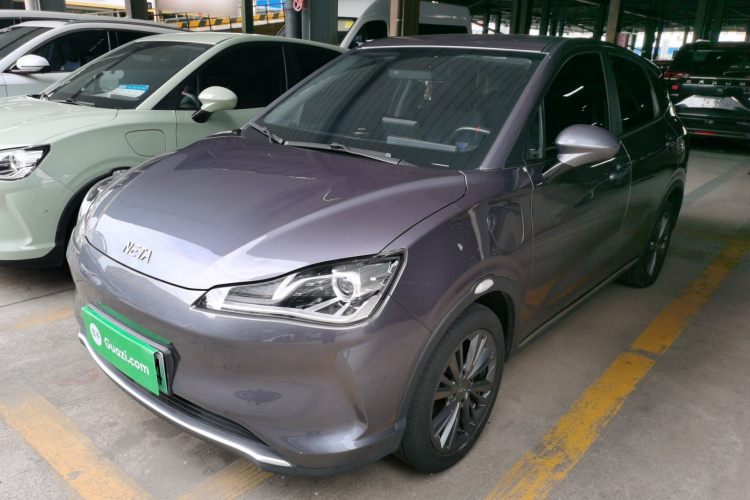 哪吒汽车 哪吒V 2022款 潮 400 Lite车身外观1