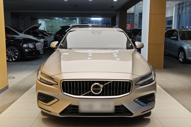 沃尔沃S60 2024款 B4 智逸豪华版车身外观6002