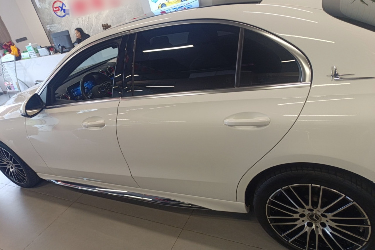 奔驰C级 2023款 C 260 L 运动版车身外观4