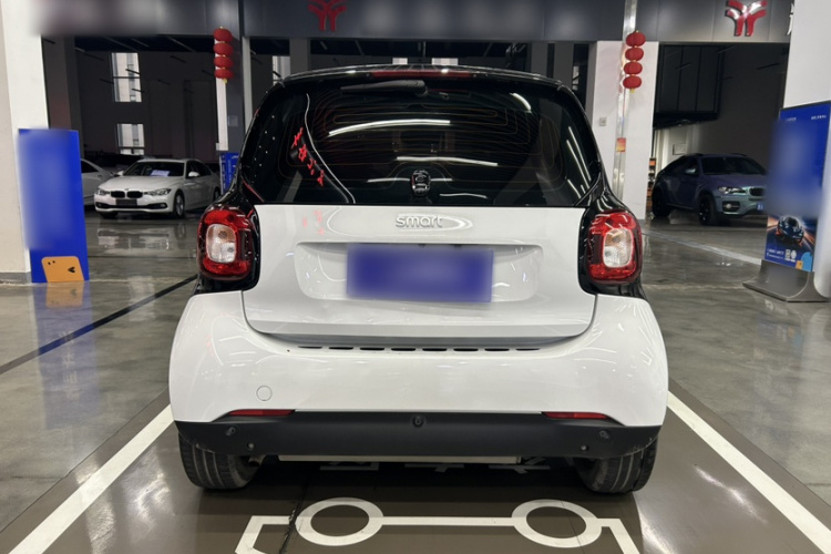 smart fortwo 2019款 0.9T 66千瓦硬顶风擎版 国VI车身外观6005