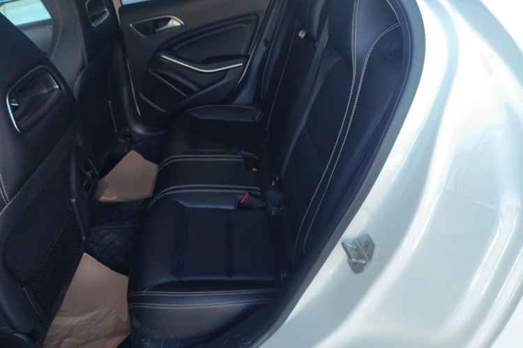 奔驰GLA 2016款 GLA 200 动感型中控内饰21