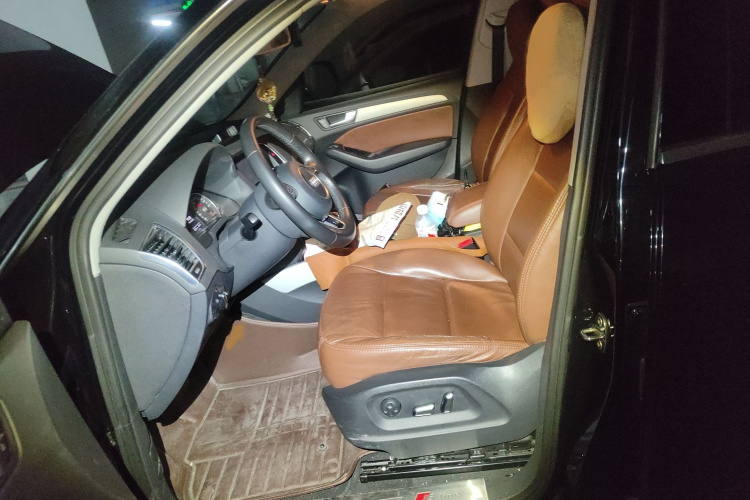 奥迪Q5 2013款 40 TFSI 进取型局部细节19