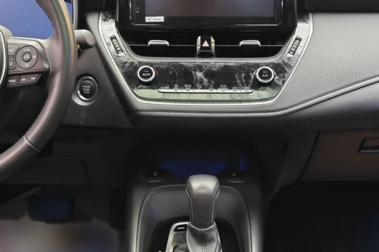 丰田 亚洲狮 2021款 2.0L 尊贵版中控内饰7012