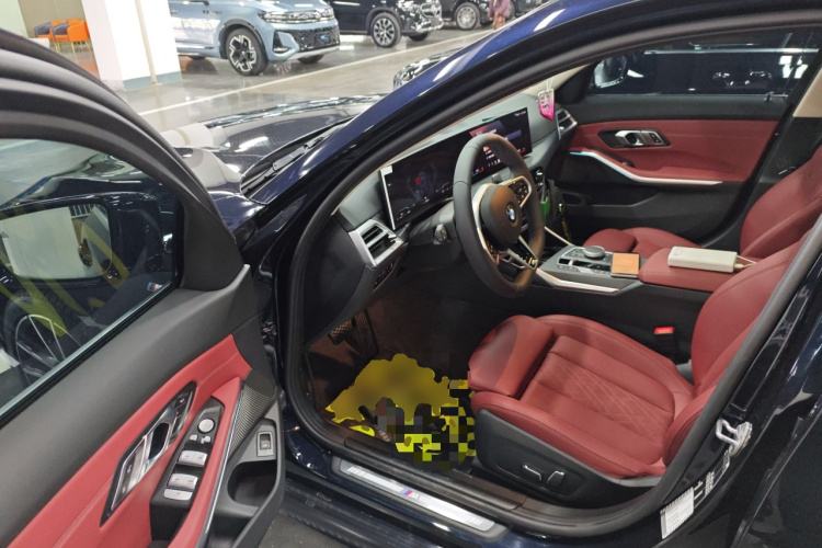 宝马3系 2025款 325Li M运动套装中控内饰7003