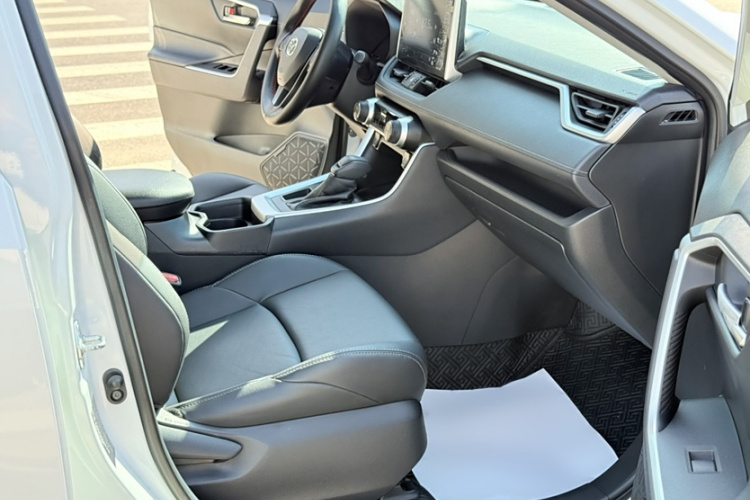 丰田 威兰达 2020款 2.0L CVT两驱豪华版中控内饰7011