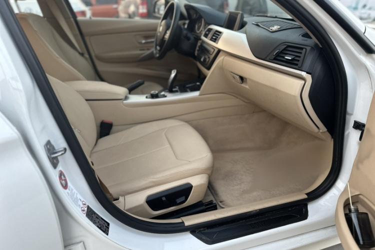 宝马3系 2013款 316i 进取型中控内饰7006