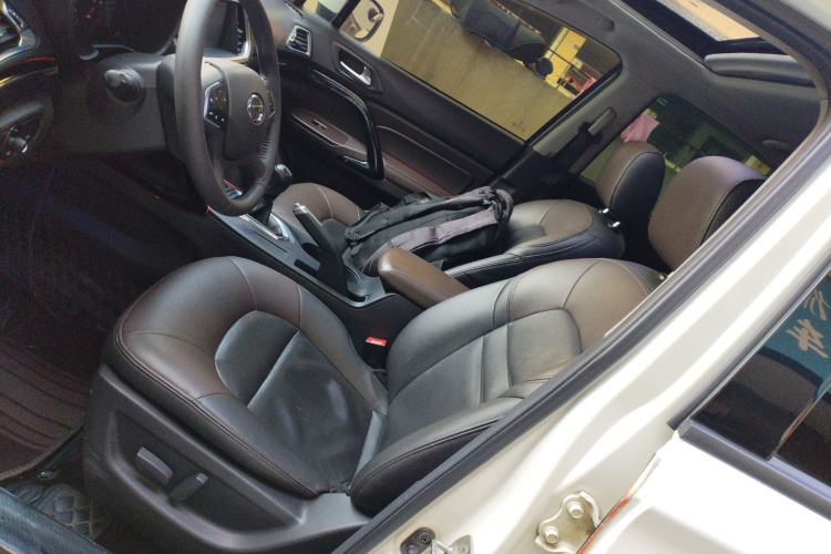 广汽传祺 传祺GS4 2016款 235T 手动豪华版中控内饰19