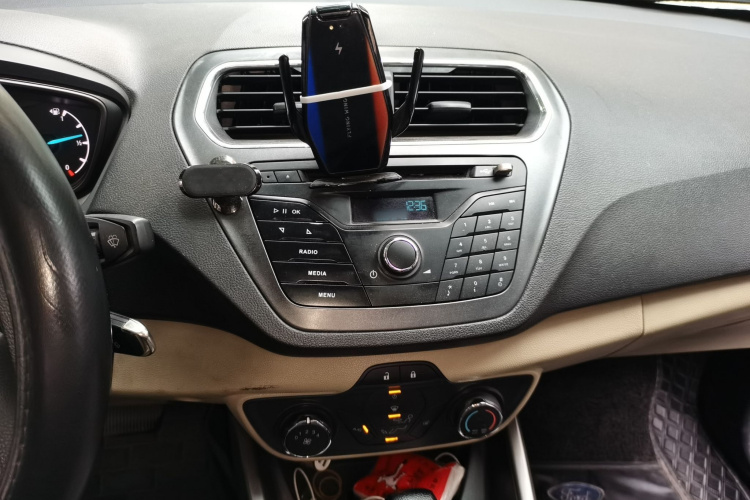 福特 福睿斯 2017款 改款 1.5L 自动舒适型局部细节16