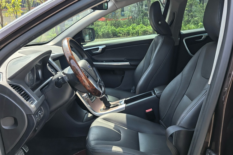 沃尔沃XC60 2017款 T5 智行升级版中控内饰7007