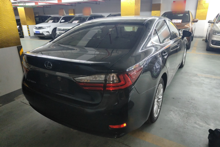 雷克萨斯ES 2015款 200 舒适版车身外观7