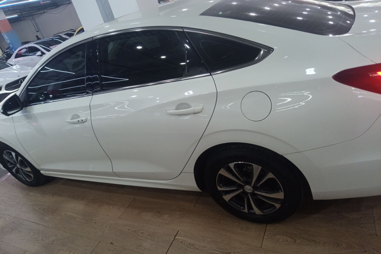 长安 逸动 2022款 PLUS 蓝鲸NE 1.4T GDI DCT尊贵版车身外观6003