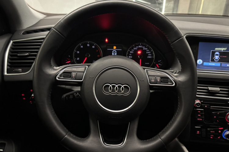 奥迪Q5 2017款 Plus 40 TFSI 进取型中控内饰7012