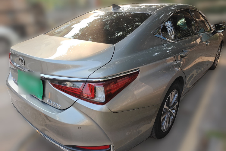 雷克萨斯ES 2024款 200 臻享版车身外观7