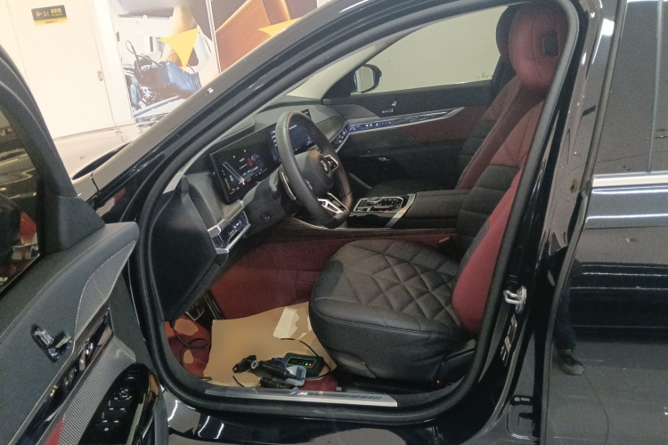 宝马7系 2023款 735Li M运动套装局部细节19