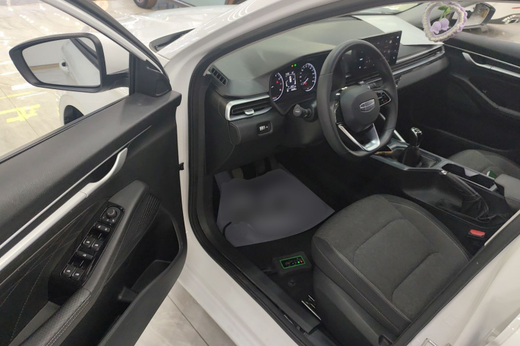 吉利汽车 帝豪 2025款 第4代 1.5L 手动星耀版中控内饰7003