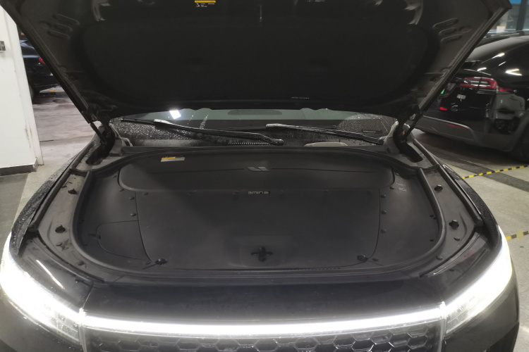 理想汽车 理想ONE 2021款 增程6座版机舱底盘24