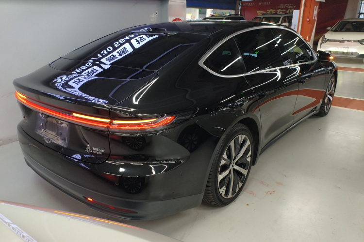 蔚来ET7 2022款 100kWh车身外观7