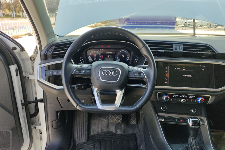奥迪Q3 2021款 35 TFSI 时尚动感型中控内饰13