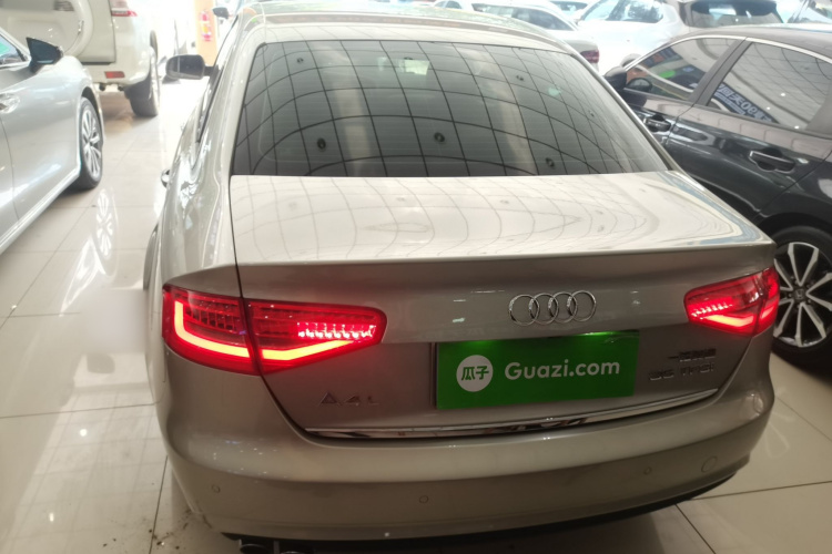 奥迪A4L 2016款 35 TFSI 典藏版 自动标准型车身外观6
