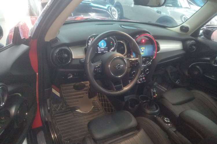 MINI 2023款 2.0T COOPER S 艺术家中控内饰13