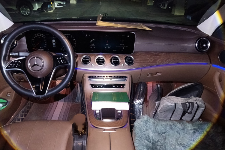 奔驰E级 2023款 改款 E 300 L 时尚型中控内饰7002