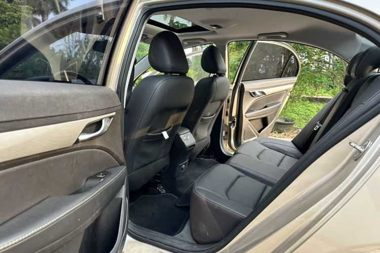 吉利汽车 帝豪 2020款 1.5L CVT豪华型中控内饰7006