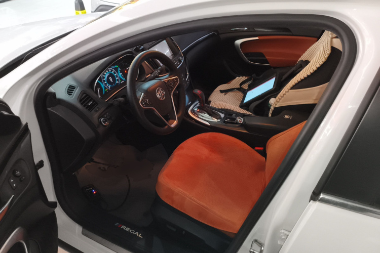 别克 君威 2015款 1.6T 精英技术型中控内饰20