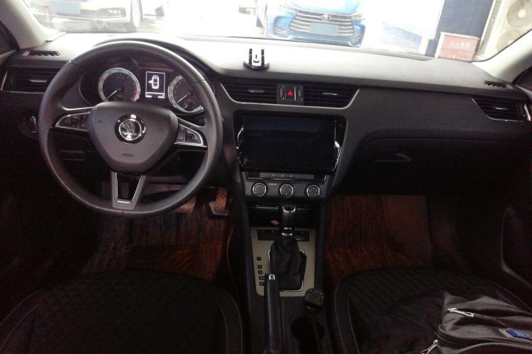 斯柯达 明锐 2020款 1.5L 自动智行豪华版中控内饰7002