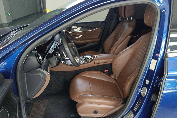 奔驰E级 2018款 E 300 L 运动时尚型局部细节19