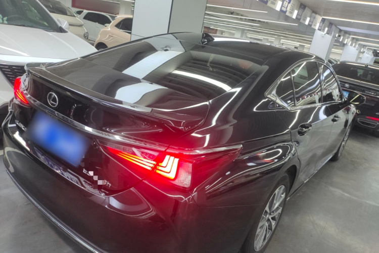 雷克萨斯ES 2022款 300h 卓越版车身外观7