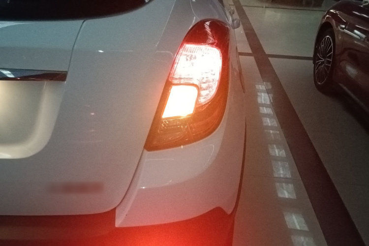 别克 昂科拉 2015款 1.4T 自动两驱都市精英型车身外观9