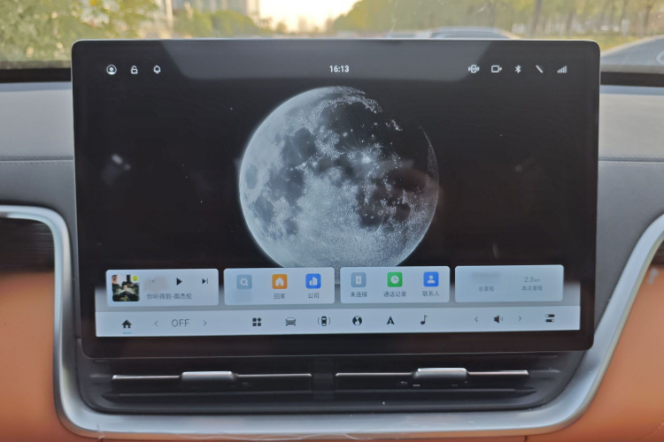 东风奕派 eπ008 2025款 210Max增程版 5座中控内饰7004