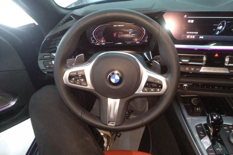 宝马Z4 2023款 sDrive 25i M运动曜夜套装中控内饰13