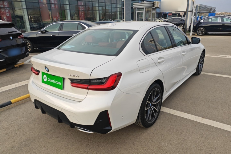 宝马3系 2025款 325i M运动套装车身外观7