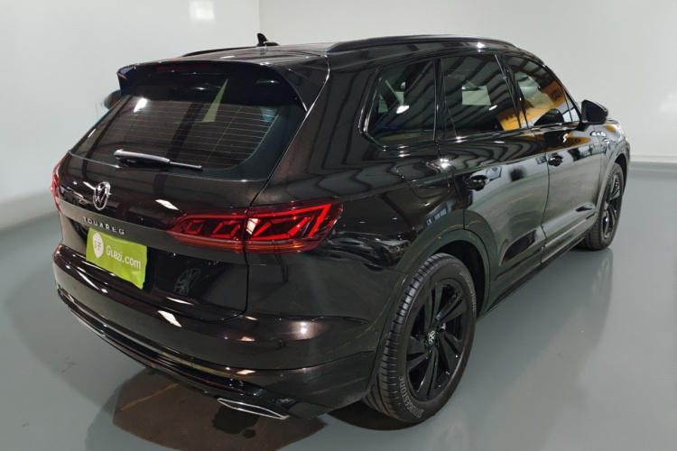 大众 途锐 2022款 3.0TSI 锐享版 曜黑运动套装车身外观7