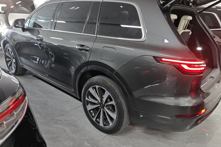 理想汽车 理想ONE 2020款 增程6座版车身外观4