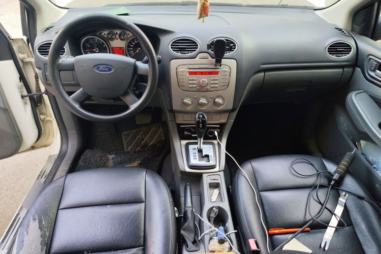 福特 福克斯 2013款 两厢经典 1.8L 自动基本型中控内饰12