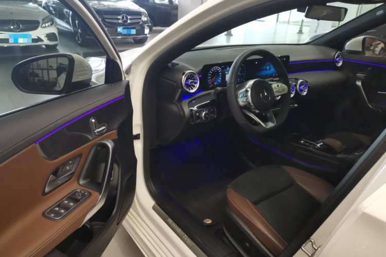 奔驰A级 2020款 改款 A 200 L 运动轿车时尚型中控内饰20