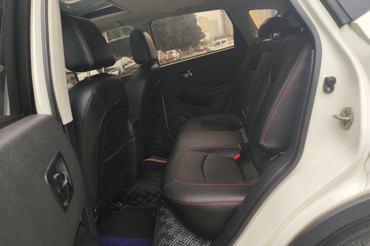日产 逍客 2015款 2.0XL 酷火 CVT 2WD中控内饰21