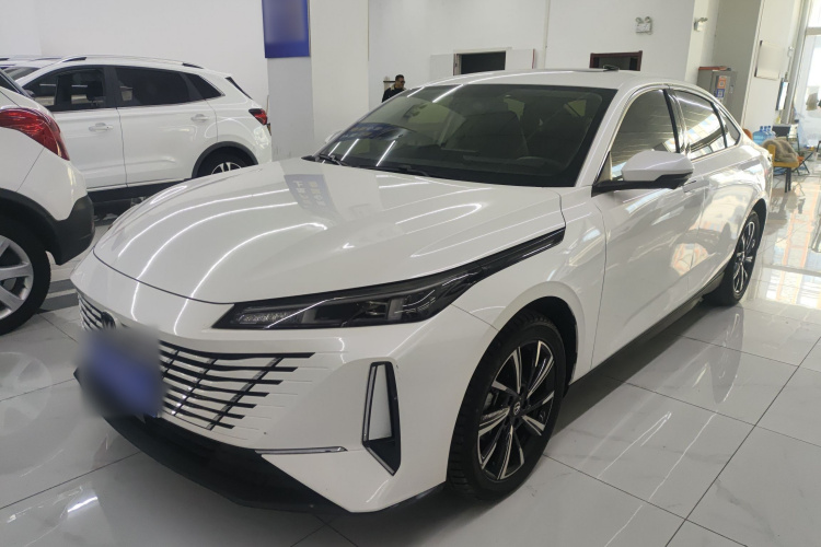 长安 逸动 2024款 1.5T GDI自动 尊贵型车身外观1