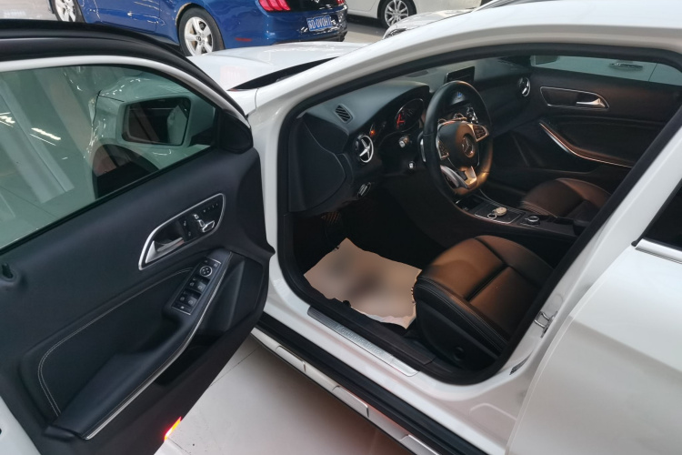 奔驰GLA 2019款 GLA 200 动感型中控内饰7003