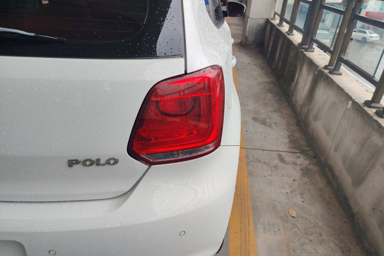 大众 Polo 2013款 1.4L 自动舒适版车身外观9